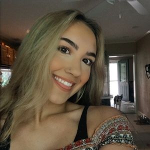 Meet your Posher, Caroline